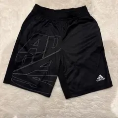 adidas 半ズボン　黒