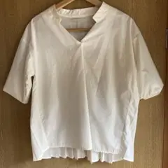 ホワイト Vネック プリーツ 半袖シャツ