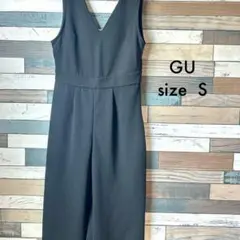 【美品】【GU】 ブラック サロペット パンツ S Vネック　オールインワン