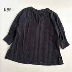 KBF フラワーエンブロイダリー　Vネックブラウス ブラック　コットン100%