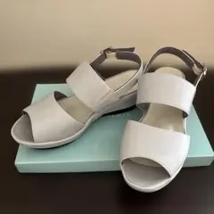 新品未使用　ベネビス　サンダル ライトグレー 23cm