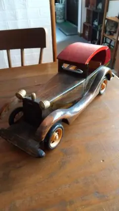 木製の車　クラッシックカー