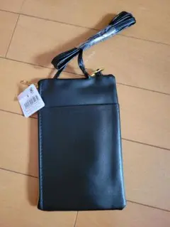ブラック　合成皮革　縦型バック　コンパクトバッグ　サコッシュ