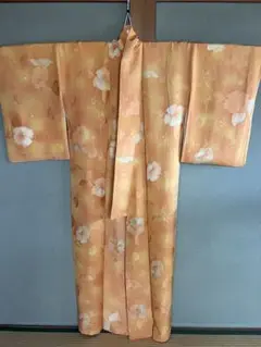 小紋着物　オレンジ花柄 袷　紋付き　広襟　正絹　美品