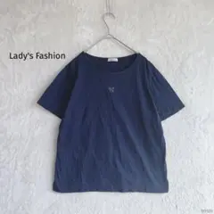 レディースファッション| ワンポイント リボン刺繍 Tシャツ クルーネック 濃紺