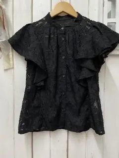 【1度着用のみ】フリル袖黒ジャガードブラウス　Mサイズ