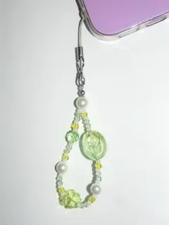 ハンドメイド ビーズキーホルダー 緑