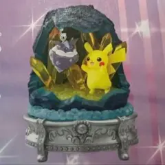 GEMSTONE COLLECTON 光り輝くしんぴのキセキメレシー&ピカチュウ