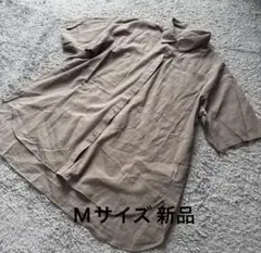 ほんのり透け感半袖裾ラウンドシャツカーキM新品