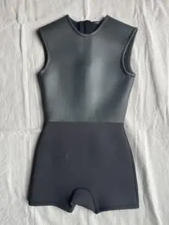needessentials 2mm ノースリーブショートジョン