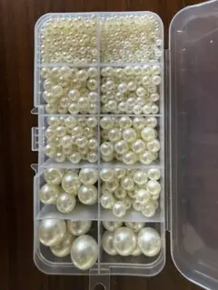 クリーム色ビーズセット プラスチック製3-14mm ケース付き1000個ぐらい