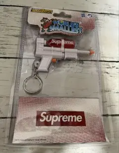 Supreme ★ 　　Super Soaker Keychain