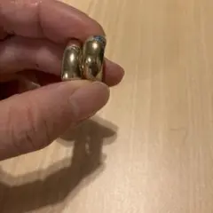 金色のイヤリング