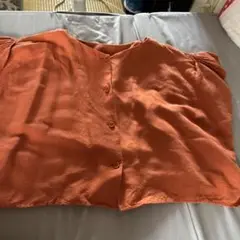 beamsオレンジ ボタン付き フリル袖シャツ