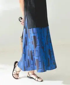 B:MING by BEAMS ジオメトリック柄スカート　幾何学模様 ブルー青