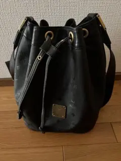 MCM エムシーエム 巾着ショルダーバッグ ブラック
