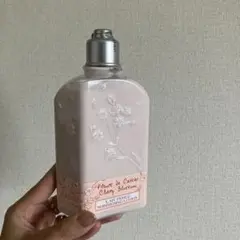 ロクシタン チェリーブロッサム シマーリング ボディミルク 250mL