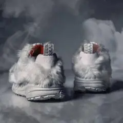 UGG ホワイトファースニーカー