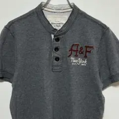 アバクロ　ヘンリーネックUS古着デザイン・雰囲気・柄 ◎グッドプリントTee