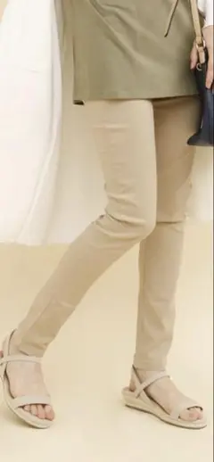 ベージュ スキニーパンツ Sサイズ バックポケット付き【新品未開封】