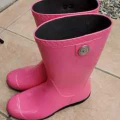 UGGのピンクのレインブーツ
