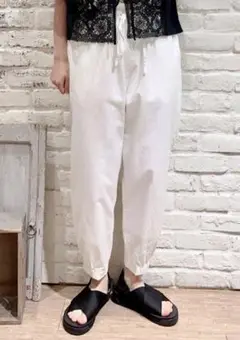 samansa mos2裾絞りパンツオフホワイト《新品》