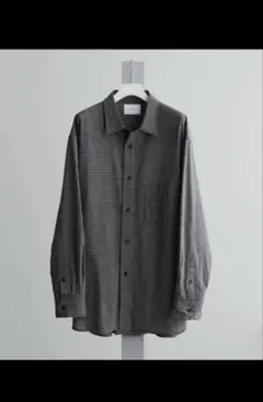 remer loose regular collar over shirt