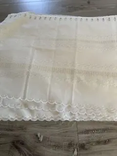 ニトリ　オフホワイト　刺繍レースカーテン ループ付き　3枚