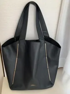 FURLA ブラックレザートートバッグ　ゴールドライン