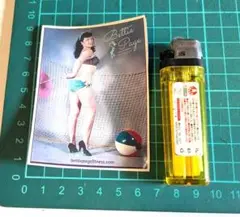 Bettie Page 　ベティ・ペイジ　大判　ステッカー