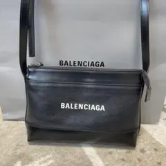 バレンシアガバッグ