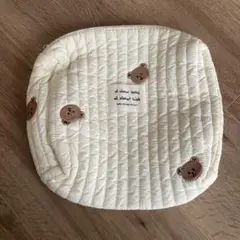 クマ刺繍クリーム色おむつポーチ