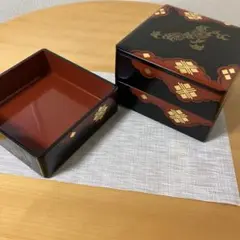秀衡塗 重箱 3段 黒赤金装飾 Amazon.co.jp: 用 秀衡塗 重箱 お重 三段 伝統工芸品 花 金 赤