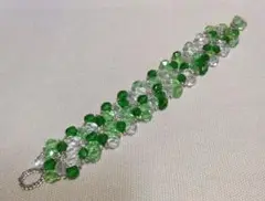 ハンドメイド 緑と透明のビーズブレスレット