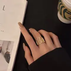 ♥️新商品♥️おしゃれ　海外　リング　指輪　ゴールド　サークル　フリー　上品