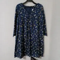 【未使用タグつき】　花柄ネイビーVネックワンピース