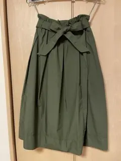 UNIQLO緑ベルト付きスカートS