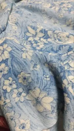 ちりめん風洋服生地　ブルー花柄