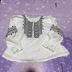 ベビー　刺繍入りホワイトシャツ ￼ 90センチ