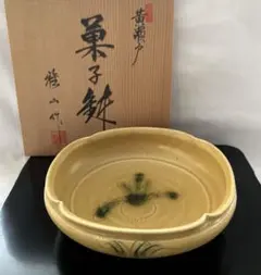 【新品未使用】絵 唐津 向付 五客 雅山窯 中島正雄 桐箱入り URA]雅山窯中島正雄/尾崎良二・絵/絵変粉引鉢5客/共箱/10-6-100