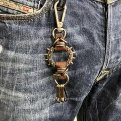 スパイク付きレザー金属キーホルダー　ブラウン　カラビナ