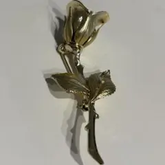 エレガントなバラのブローチ 約8cm