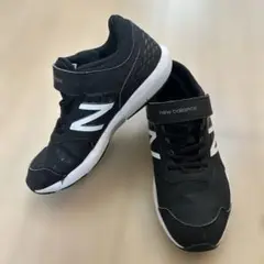 New Balance ブラック スニーカー マジックテープ付き