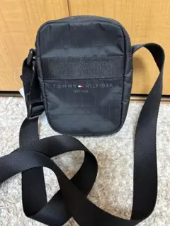 【新品未使用】TOMMY HILFIGER ブラックショルダーバッグ