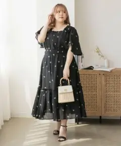 【新品未使用品】CLETTEオリジナル★刺繍花柄シャーリングワンピース　ブラック