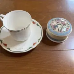WEDGWOOD SARAH 砂糖入れ　　　　　　　　　　マリオバレンチノカップ