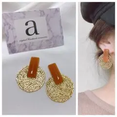 2298-2 くすみオレンジ☺︎レクタングル型のカラーピアス×透かしゴールド☺︎