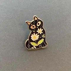 かわいい花の黒猫　ブローチ　縁どりゴールド　ねこ好きさん　簡易ラッピング付き
