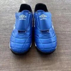 【美品】umbro サッカー　キッズ　トレーニングシューズ 青 21.0cm
