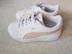 【未使用】PUMA キッズスニーカー ピンク　ビッキー